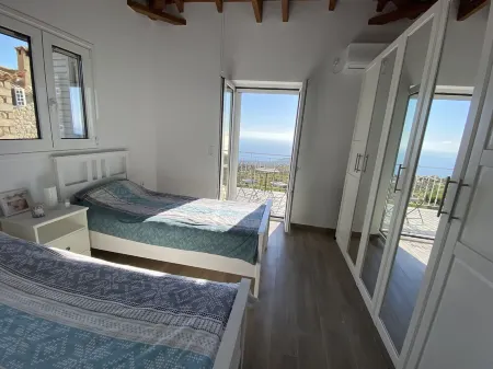 Rapunzel's tower stone house with incredible 180° sea view 5min drive to the beach