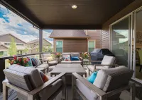 Brand New Luxury Mountain Home- Hot Tub, 3 King Beds, Bunk Beds, EVS car charger