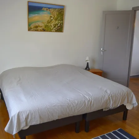 MORGAT 70 meters Beach, 8 people with garden and parking
