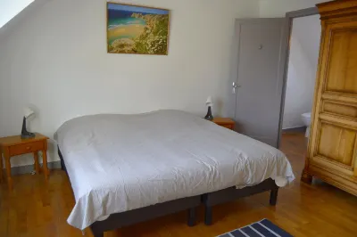 MORGAT 70 meters Beach, 8 people with garden and parking Hotels near D2 Studio Danse 2000