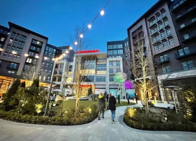 Private, Cozy, and Strategic entire 2 beds TH Rubicon Float Studio 주변 호텔