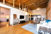 BestLocation|Romantic|ViewBridgeFromBed|Couples|Pets|Photo backdrop|Nightlife!!!