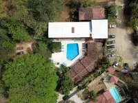 Large Central Condo Walk to Beach and Restaurants