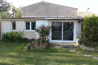 Studio 26m2 private garden 100m2 village center