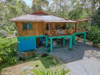 Luxury Air-conditioed home in Cahuita, 4 min walk from the beach! Hotels in 