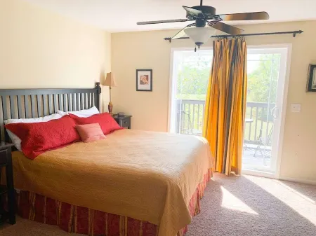 Large Lovely Lakehouse. Cottage 77