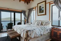 Private Waterfront 5 Bedroom Villa! Stunning views from every room!