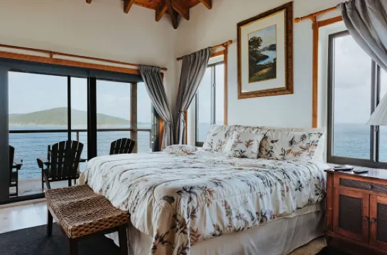 Private Waterfront 5 Bedroom Villa! Stunning views from every room!