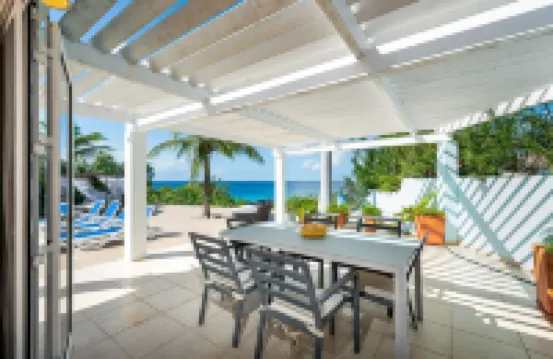 Tropical oceanfront villa, full AC, private pool, great diving and snorkeling