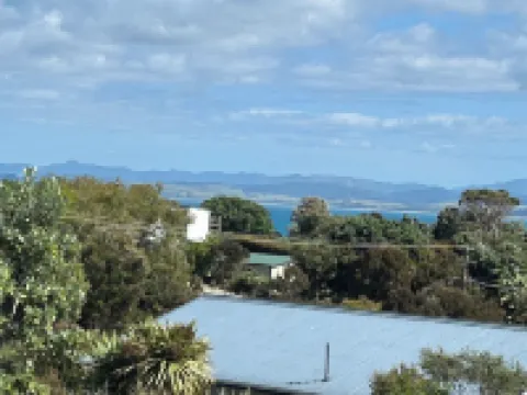 Ocean views, short walk to the beach. Close to the winery and great fishing.