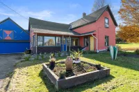 Whimsy Cottage - Perfect ski cottage & discounted lift tickets
