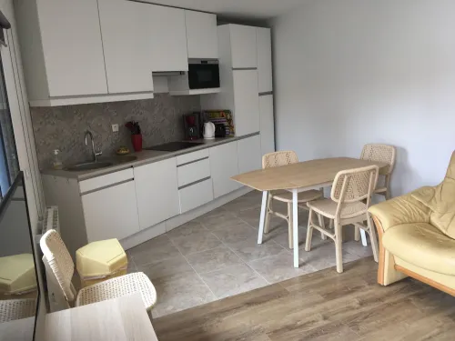 Maisonnette T3 terrace, 5 mn from the port and Super U, 10 mn walk from the beach