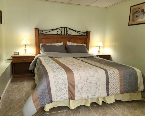 Serene, Spacious Lakefront Home in a Quiet Cove Hotels in Mecklenburg County