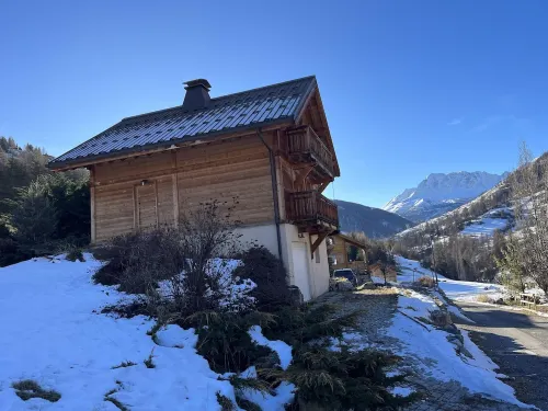 Luxury chalet 160 m2 for 10 people, shuttle bus at 50m, 3mn from the lifts Hotels in Vars