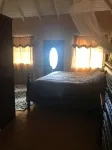 Beautiful, tranquil Home. 8 minutes from the International Airport Отели в г. 