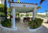 What a view! Oceanfront Studio, Superb Location, very central!