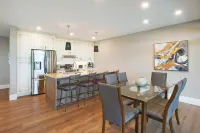 SRS  Sunrise Suite ~ Private 2 King Apartment with Parking