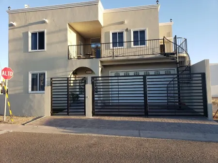 Gated community 5 bedrooms 5 bath Отели рядом с достопримечательностью «Baja Gallery»