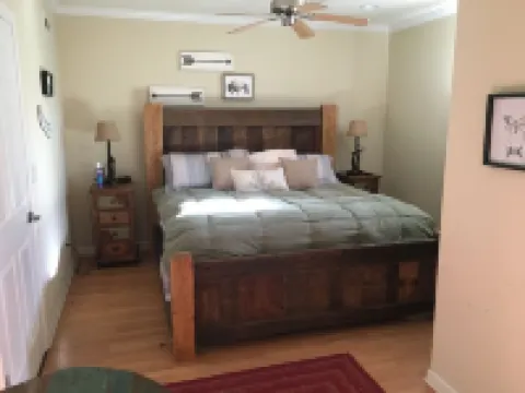 Comfortable Mountain Home with Access to Private Dock on Lake Burton