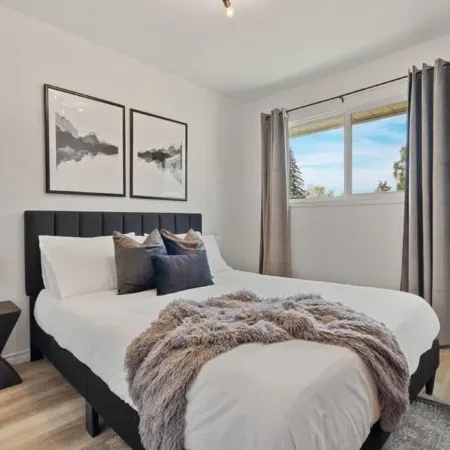 Stylish Drumheller Retreat: Steps from the Red Deer River!