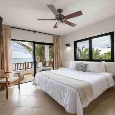 LUXURY BEACHFRONT VILLA  Includes 3 Pools, Wifi, Best Snorkeling & Kayaking Bay Rooms