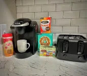 Spacious modern 2 bdrm apt with pool, washer/dryer, internet, great location