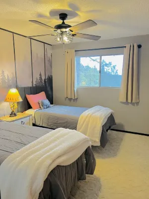 NEW! KJ Getaways~Yosemite/Badger Pass/Bass Lake Area! Simple to Superb Local Boutique附近的飯店