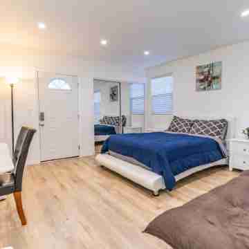 Clean & Stylish Home, Gated Parking, Yard, Fully Stocked, Monthly Discount, Pets Rooms