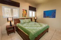 Sunrise Harbor, Roatan's Premier Vacation Retreat