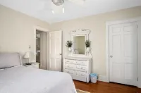 Point Cottage in Newport, Pet Friendly. 2 Bedroom Walk to Water Book Now 10% Off のホテル