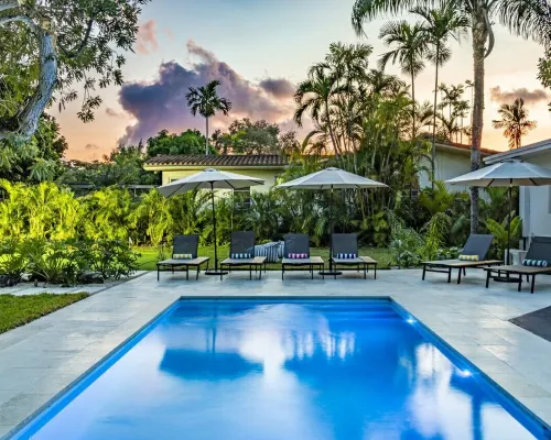 Casa Spur/8BR Villa/Miami Mini Resort w/ Pool+ Hotels in Golden Glades