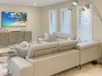Newly Renovated, Beach Close, Pet Friendly, Modern Luxury Retreat
