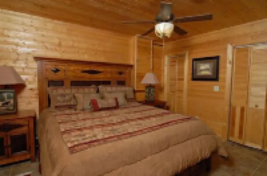 Antlers MountainLodge~ Beautiful Mountaintop Cabin in the Smoky Mountains