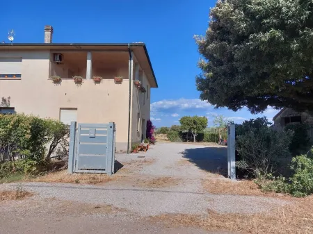 Podere "Il frassino" with swimming pool