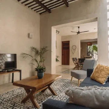 Spacious 1-floor House, Outdoor Oasis in Centro