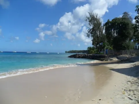 Only 3 Mins To Beach And Beach Club apt 1.