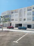 Beautiful Studio with King bed and Free parking