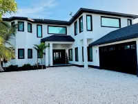 KPOW on the Beach - Brand New 5 bedroom Luxury Beachfront House!
