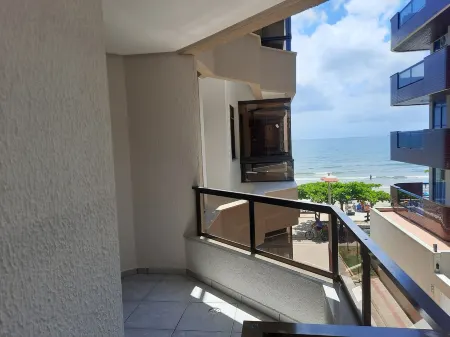 Spacious, airy, well located apartment and walk in the sand