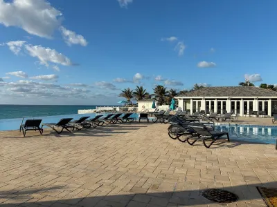 Ocean Pearl Bimini Bay Entire Condo Close to Pool with an optional golf cart