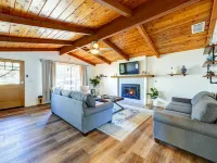 Walk to Dtwn! Dog-Friendly Oakhurst Gem w/ Yard Hotels in Oakhurst