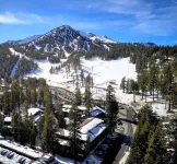 St Anton Street View 2-Bedroom Condo with Full Kitchen