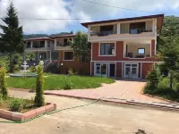 Zarha Mountain Resort فنادق في Surmene