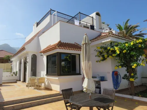 A stone's throw from the Atlantic Ocean - 50 meters to the sea Hotels in Los Silos