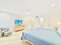 Spacious-Beachfront Condo with WiFi, Pool, Tennis, AC