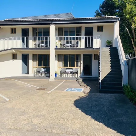 Zorba Waterfront Motel