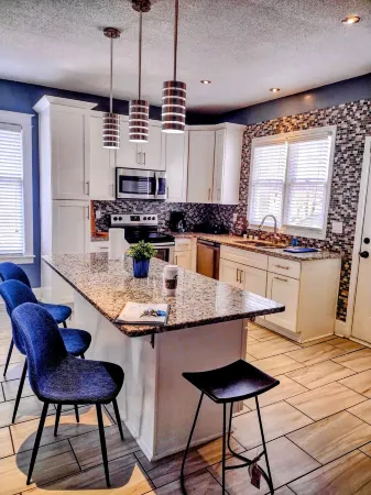 Private 3 bd/2.5 ba close to Downtown & Medical District