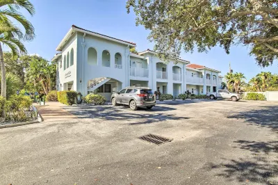 Idyllic Apt w/ Pool Access - Walk to Beach!