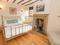 The Old Robin Hood Hotels in North East Derbyshire District
