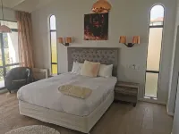 The spectacular harbour view Các khách sạn gần Larnach Castle